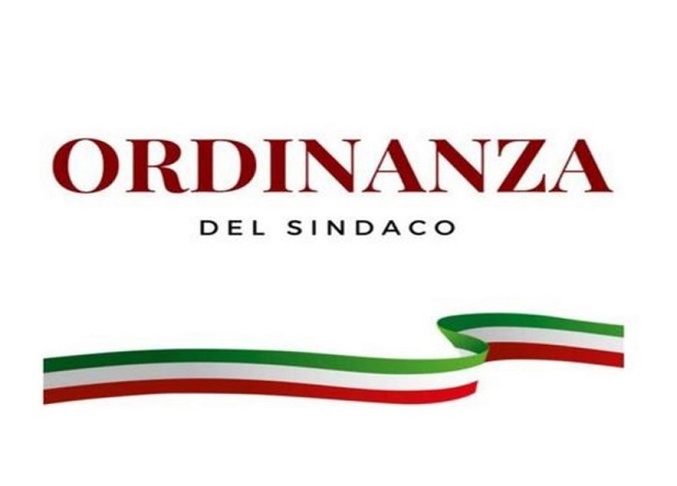 Immagine su sfondo bianco con la scritta Ordinanza del sindaco e il tricolore italiano